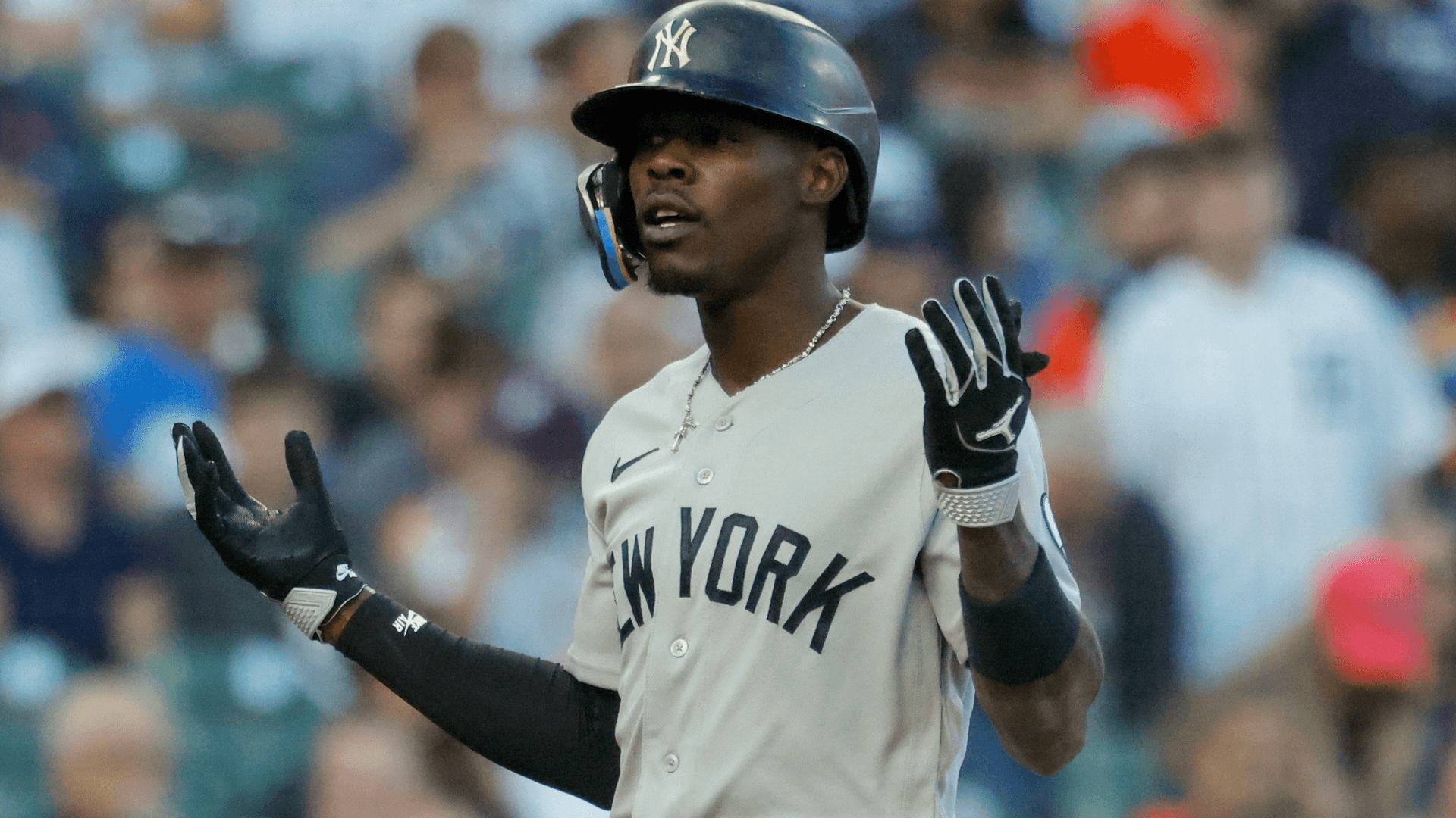 Yankees' Jazz Chisholm celebrates with lollipops after go-ahead home run vs. Tigers