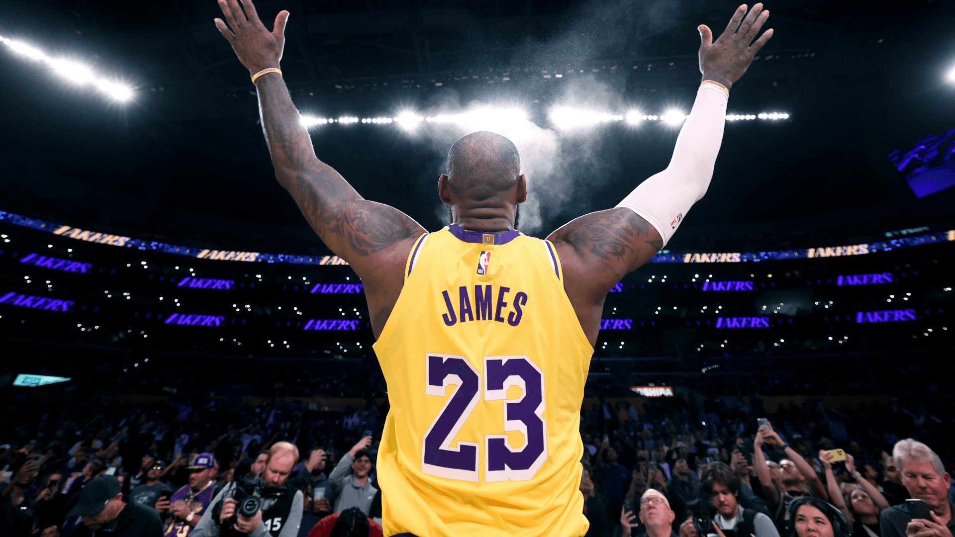 What's LeBron James' Lakers legacy? His jersey should go in the rafters, but he didn't do enough for a statue