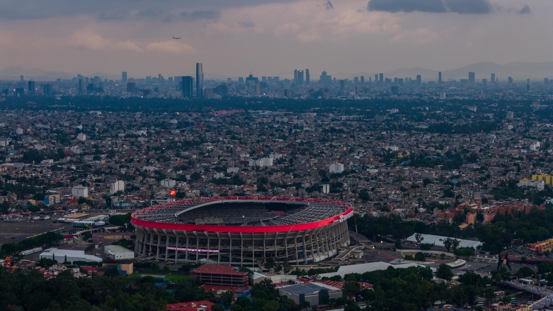 What makes Mexico vs. England venue Estadio Azteca a fortress for El Tri and a house of horrors for others?