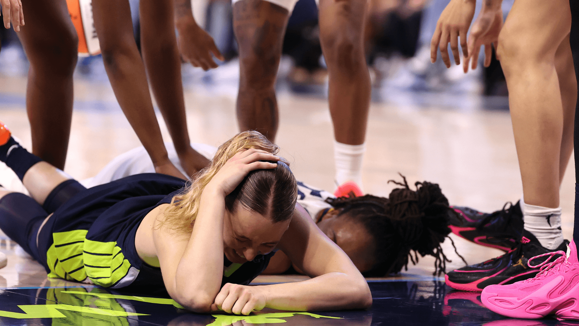 Paige Bueckers injured in scary collision with Nneka Ogwumike as Wings down Sparks for sixth win in a row