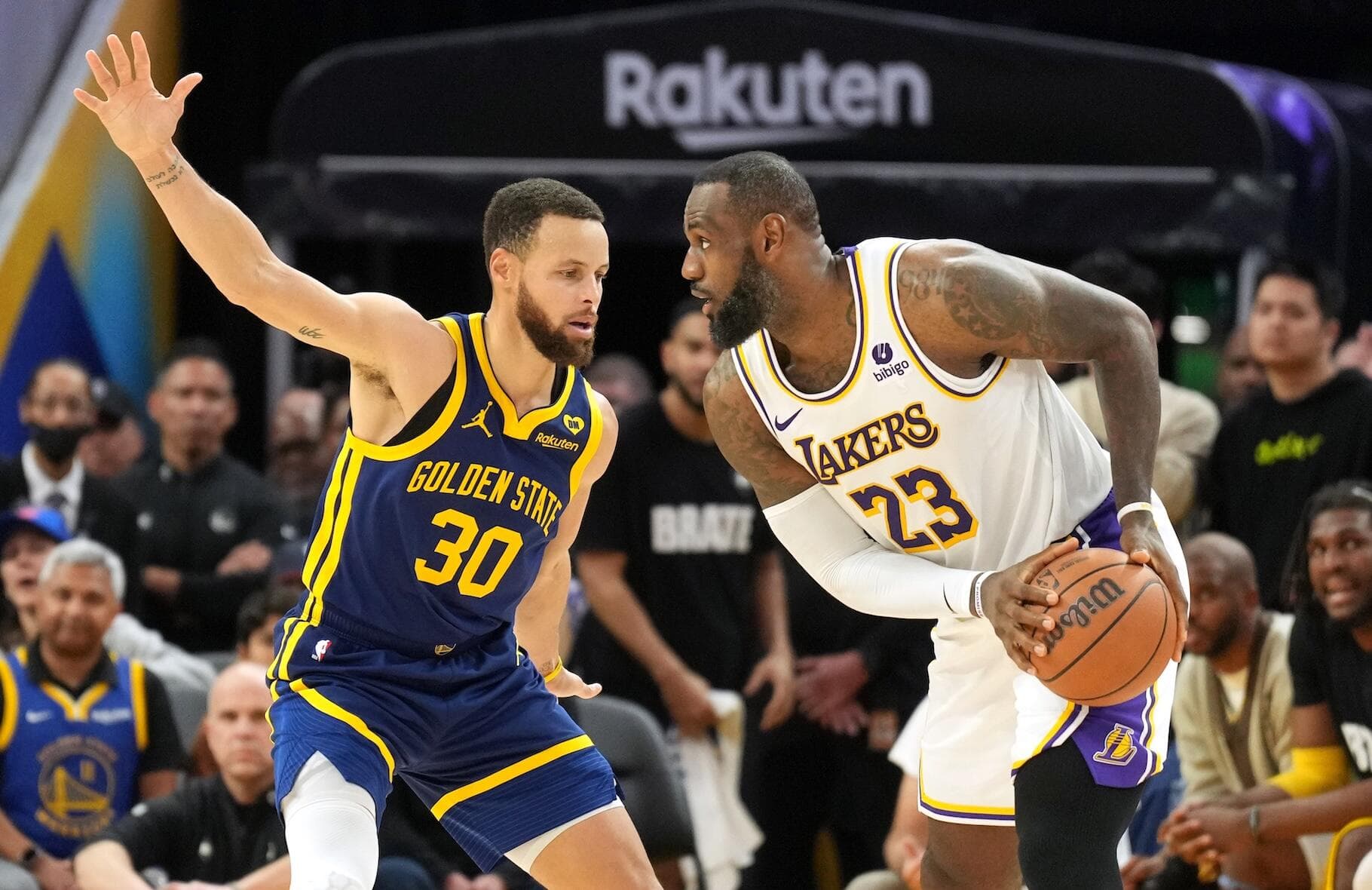 NBA odds: LeBron James signing with 76ers causes massive movement in futures markets