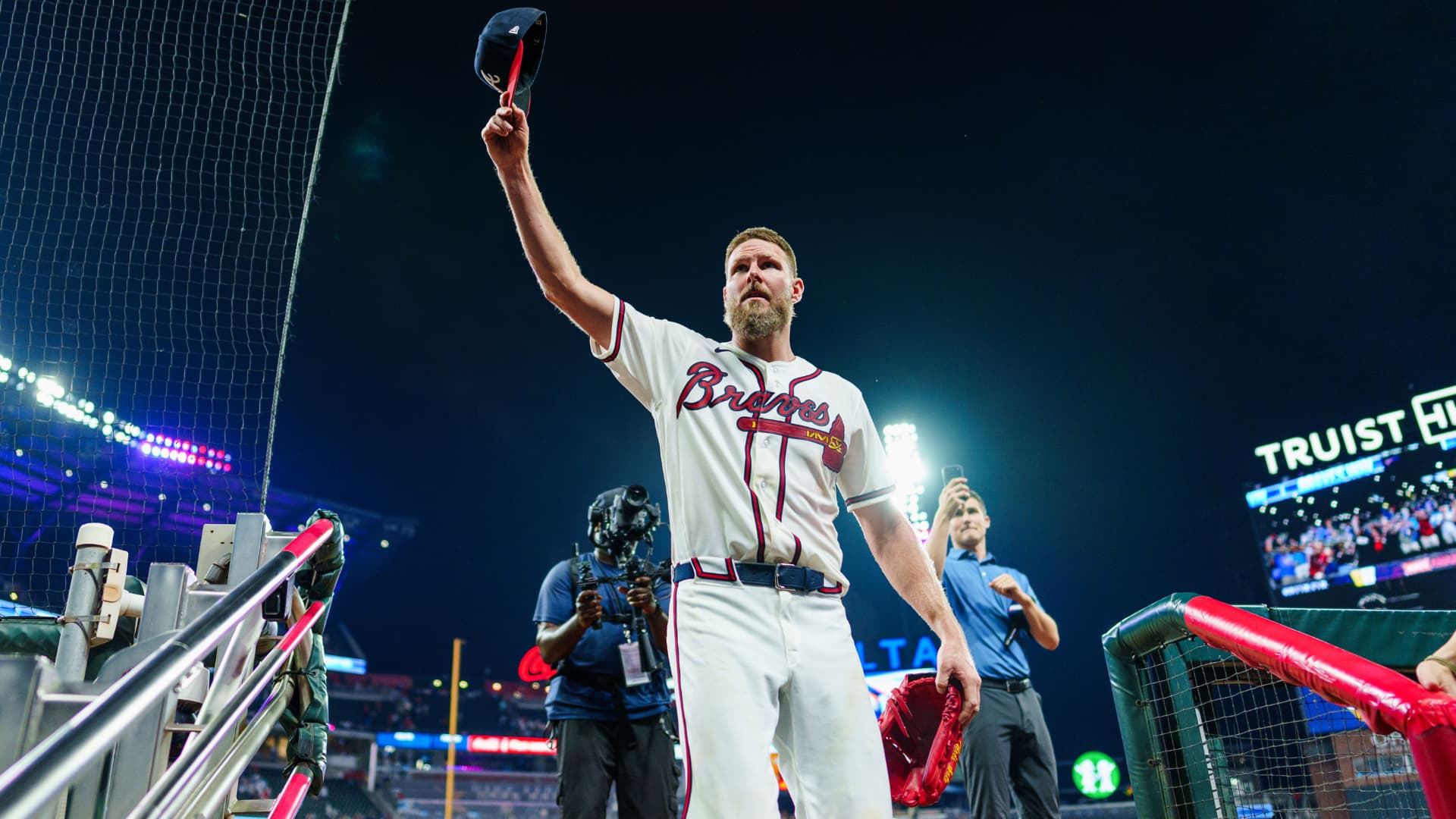 Chris Sale makes Cy Young statement with complete-game shutout as Braves complete sweep of Dodgers