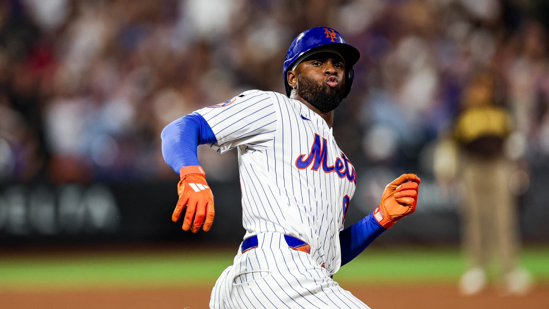 Orioles claim Luis Robert Jr. off waivers from Mets: After selling at deadline, Baltimore scrambling for help