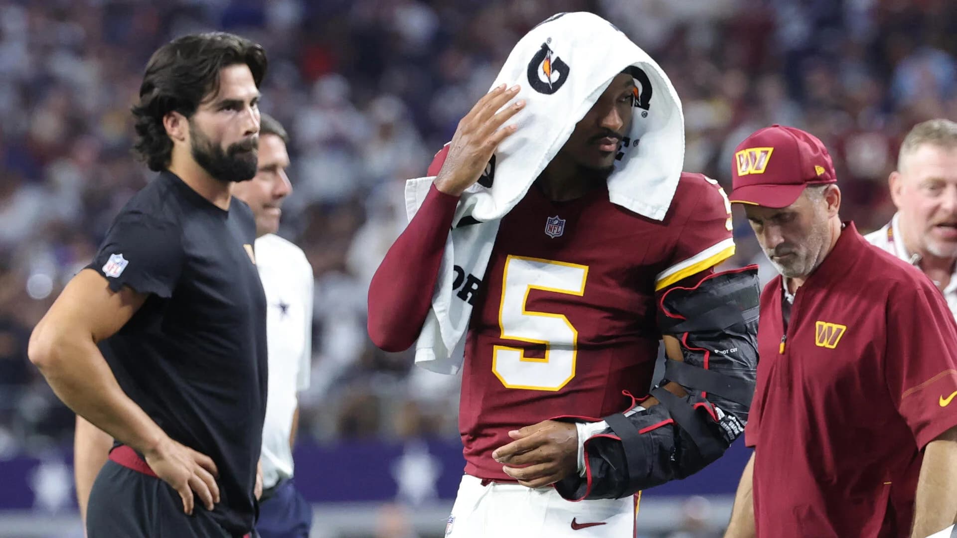 Jayden Daniels injury update: Commanders QB will avoid injured reserve after dislocating elbow