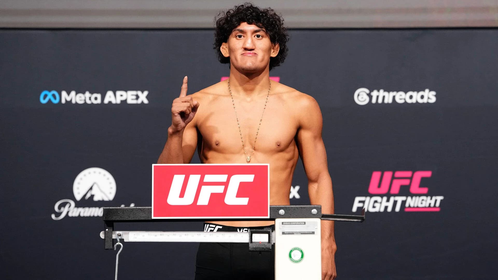 UFC Fight Night predictions -- Raul Rosas vs. Raoni Barcelos: Fight card, odds and expert picks for Vegas