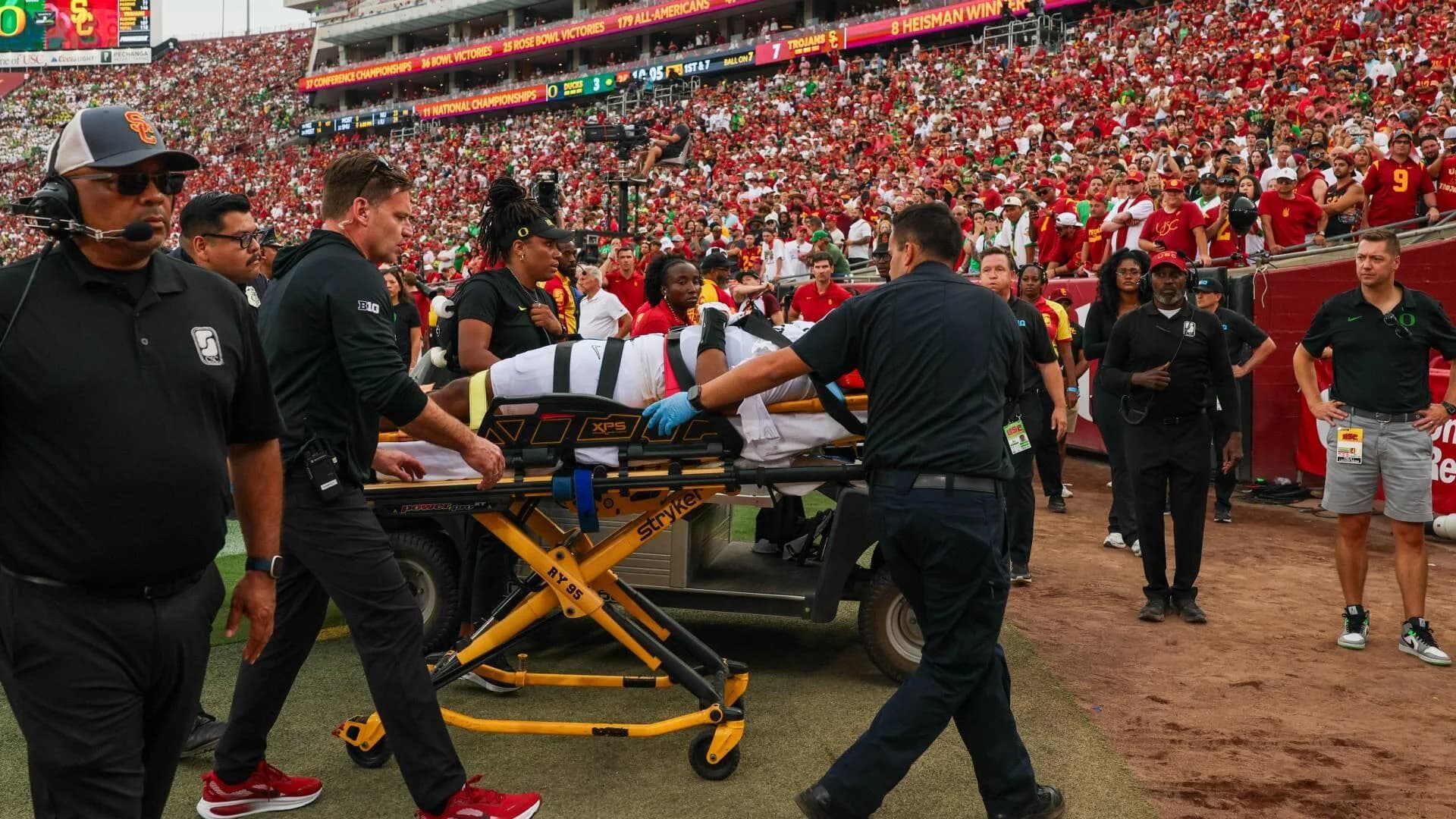 Dante Moore injury: What we know on Oregon QB's condition after he was carted off the field Saturday night