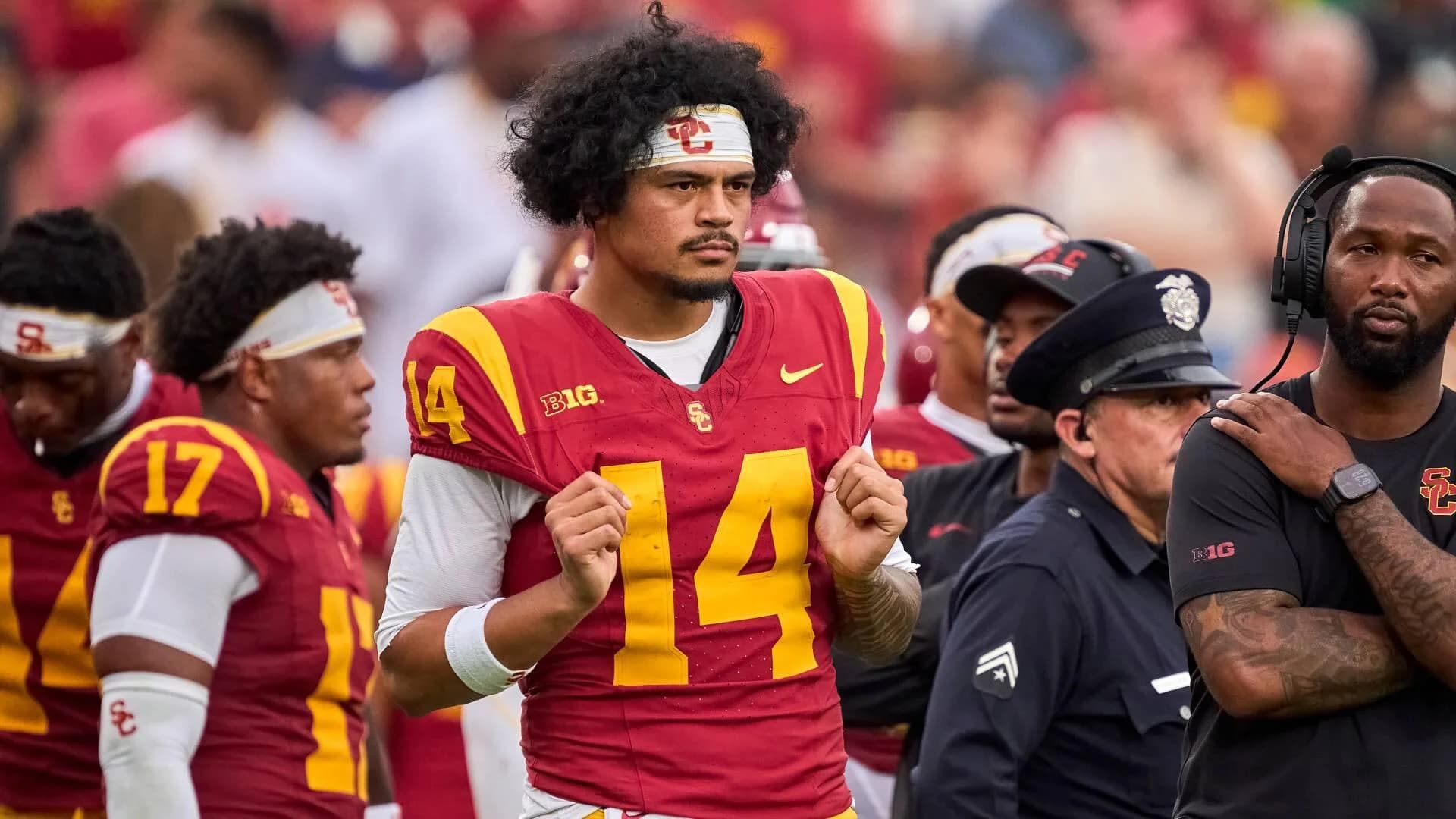 Coaches Poll top 25: USC plummets after Oregon loss, Iowa rises in latest college football rankings