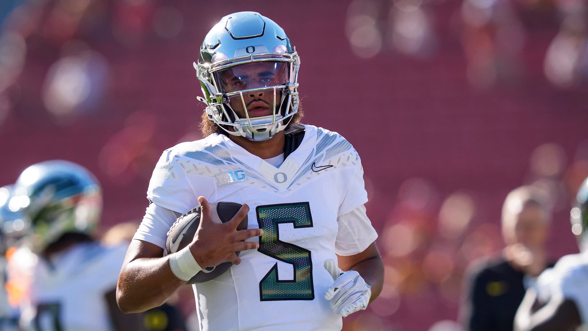 Oregon star QB Dante Moore carted off vs. USC after taking violent late hit in second quarter of Big Ten tilt