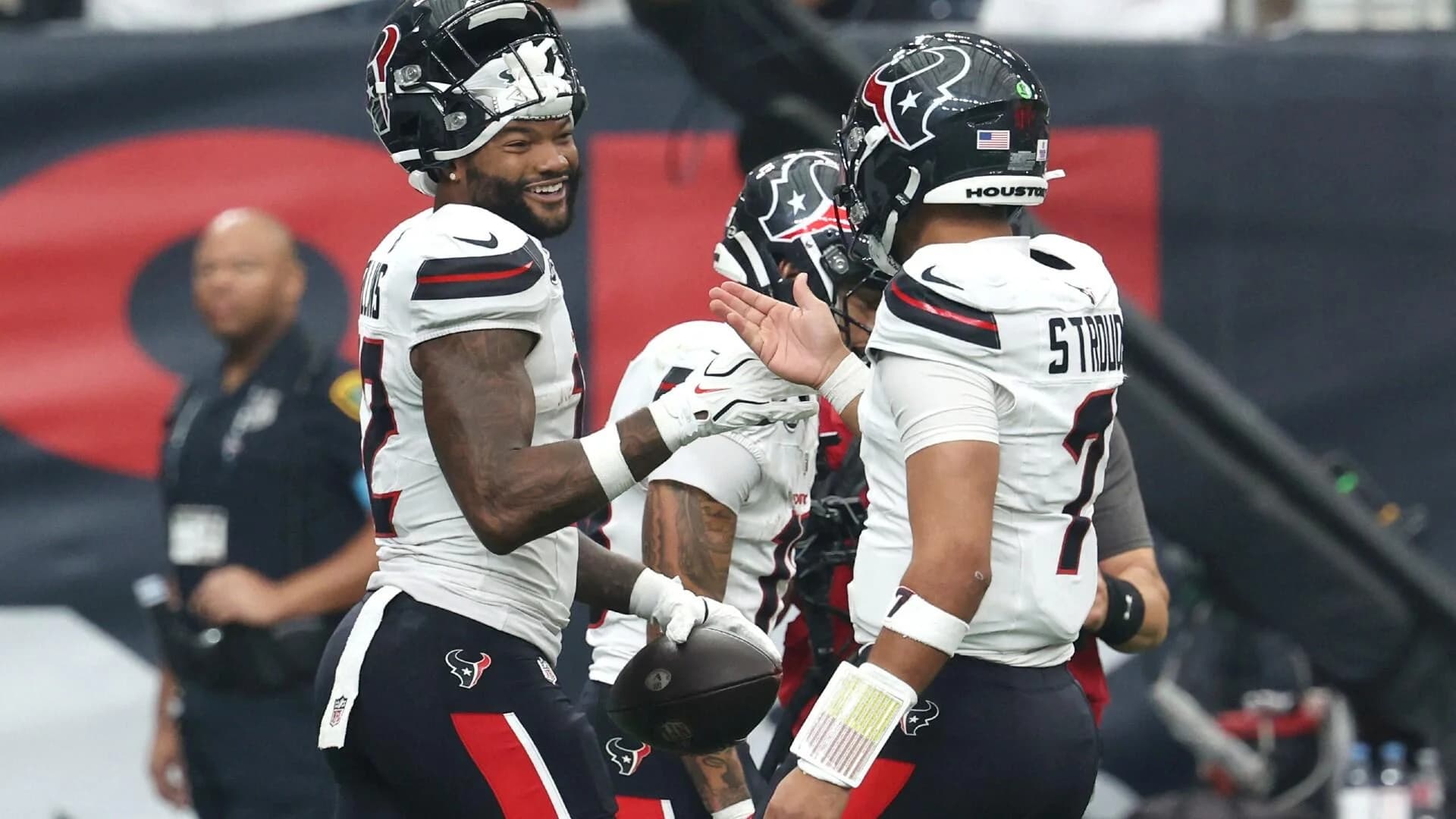 NFL odds: Week 6 parlays featuring favorites, underdogs include Panthers-Eagles, Texans-Jaguars