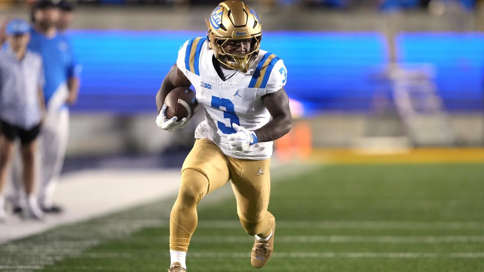 College football score predictions for Week 7, 2026: Model likes UCLA (-2.5) against Wisconsin