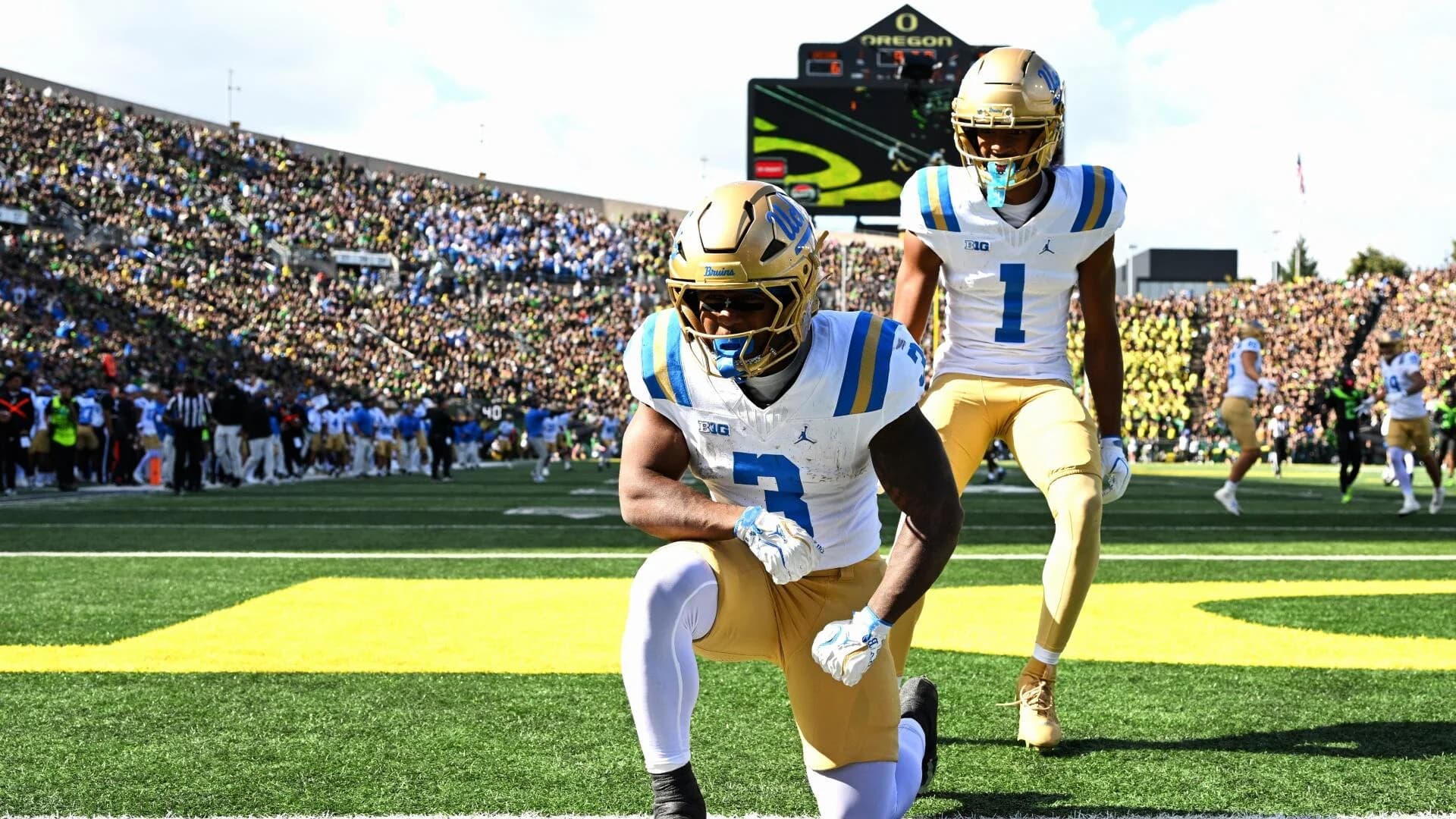 College football score predictions for Week 7, 2026: Model likes UCLA (-2.5) against Wisconsin