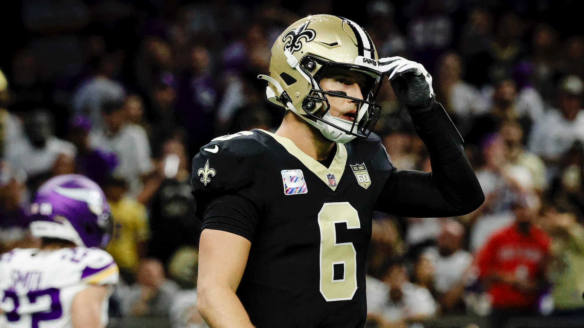 Saints QB Tyler Shough playing through broken bones in non-throwing hand, per report