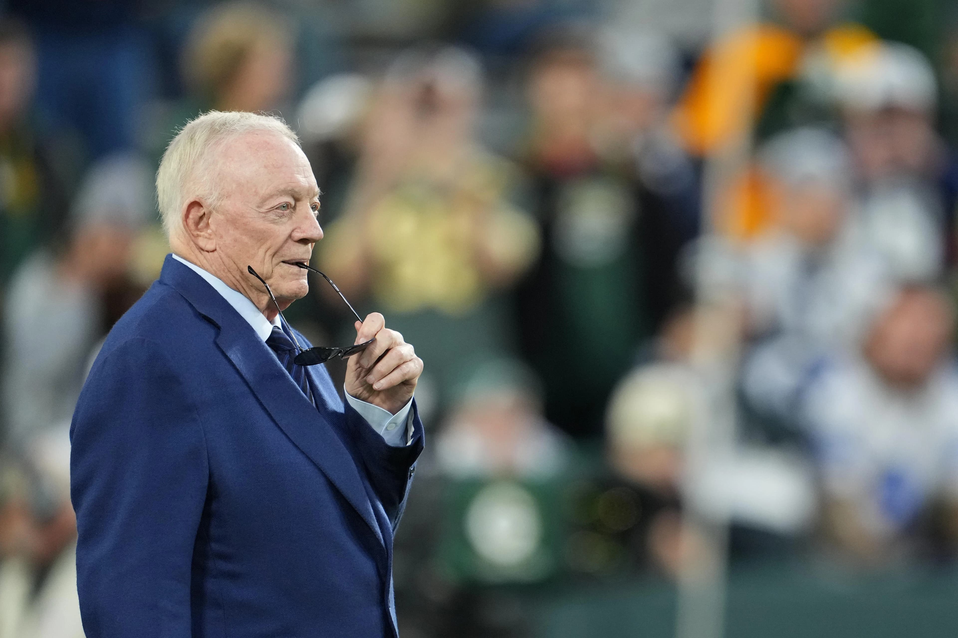 Cowboys' Jerry Jones says Dallas could be 'active' at trade deadline: Here's who it should target