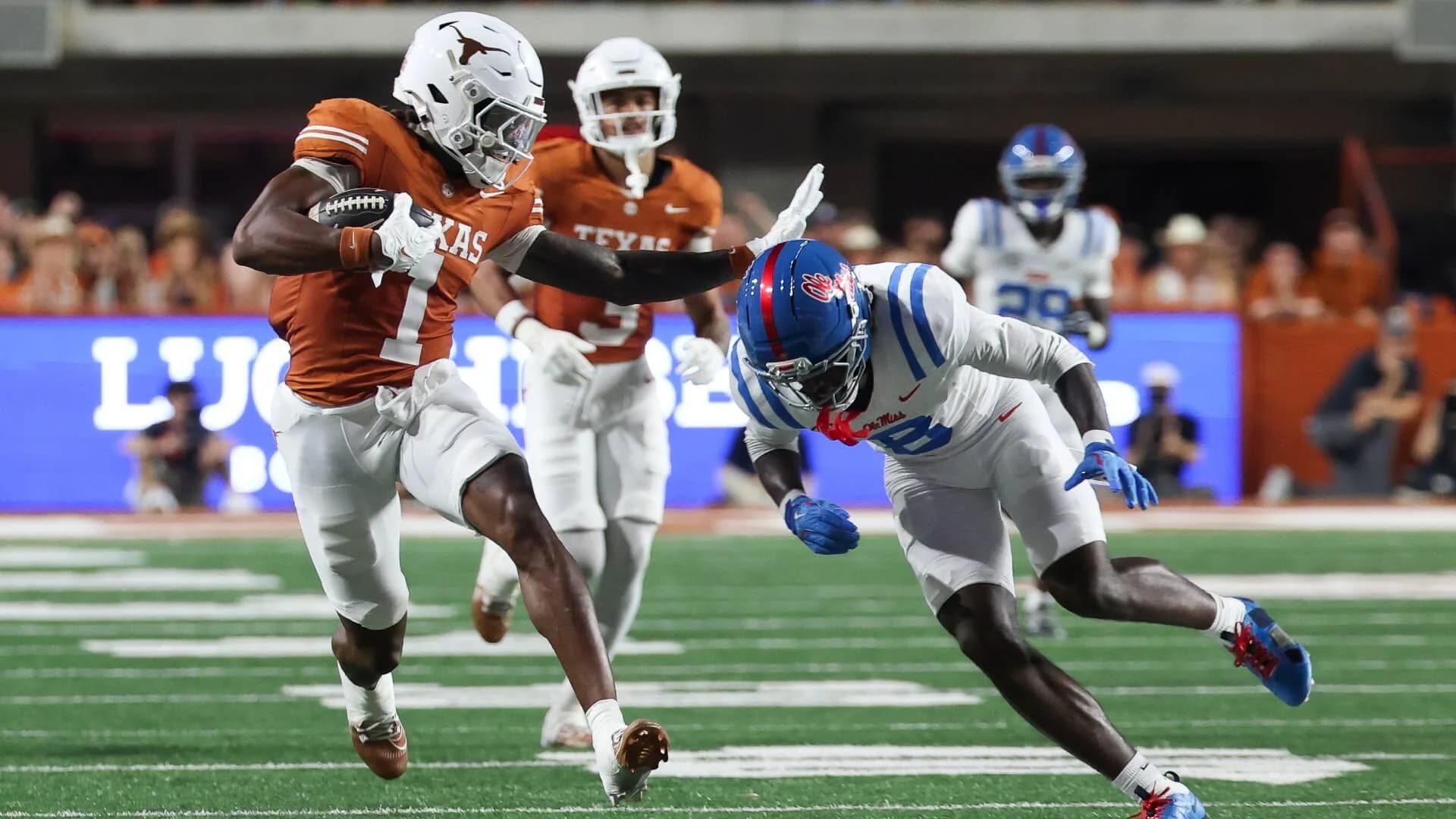 AP top 25 poll: Texas, Utah take big jumps after wins in latest college football rankings