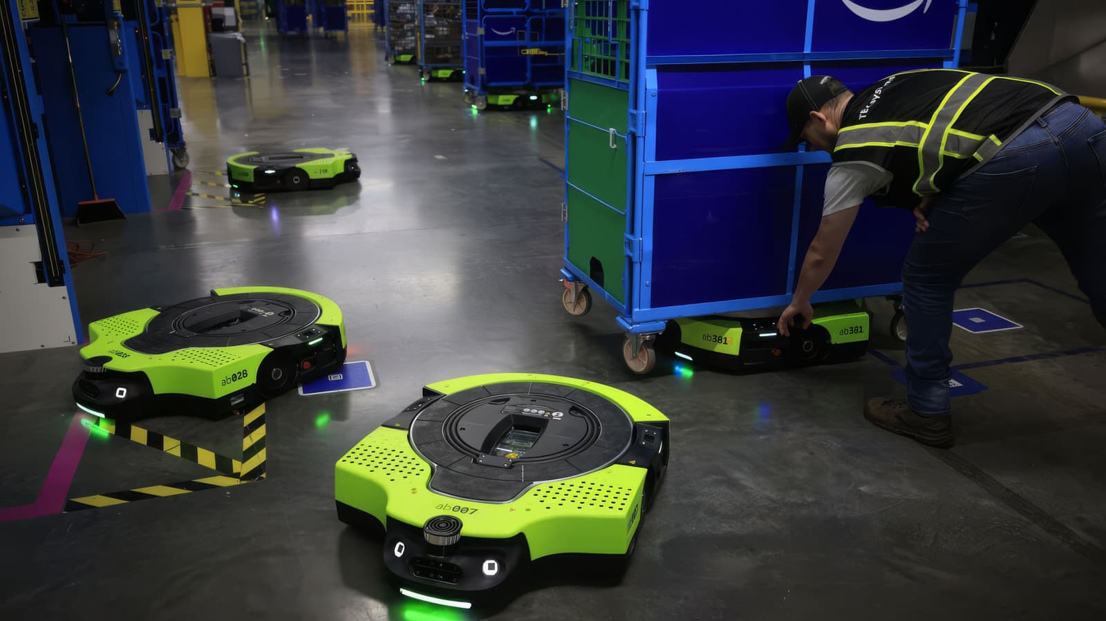 Amazon's new Proteus warehouse robot is fully autonomous