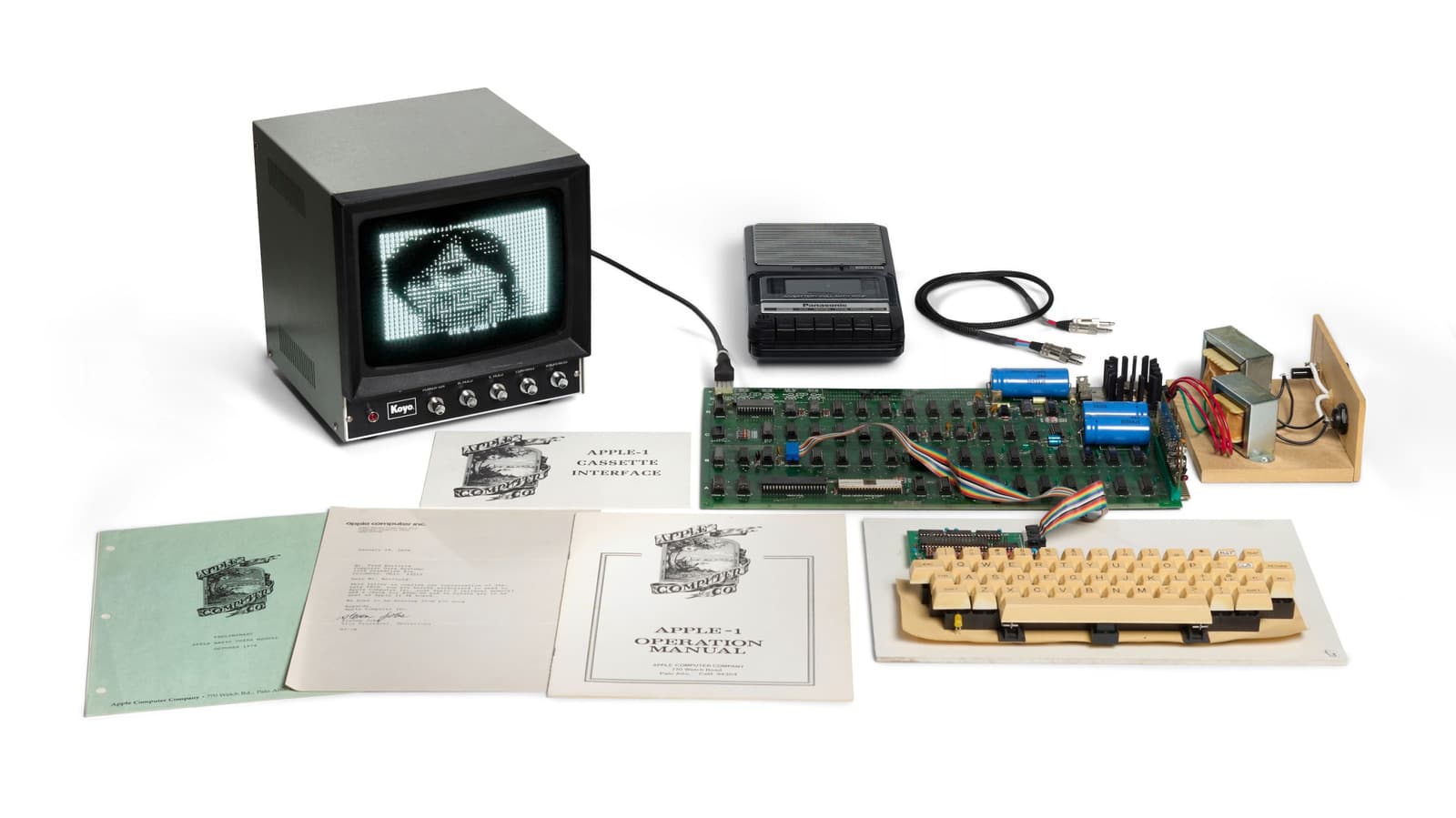 Apple I 'Hatfield' computer signed by Woz fetches a record $1.15 million at auction