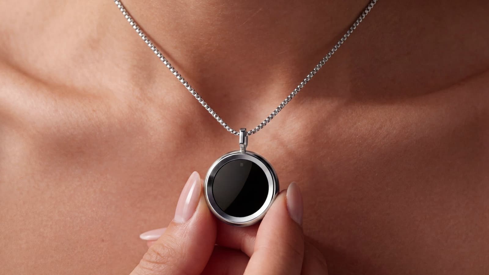 Former Fitbit executive unveils new necklace that tracks UV exposure