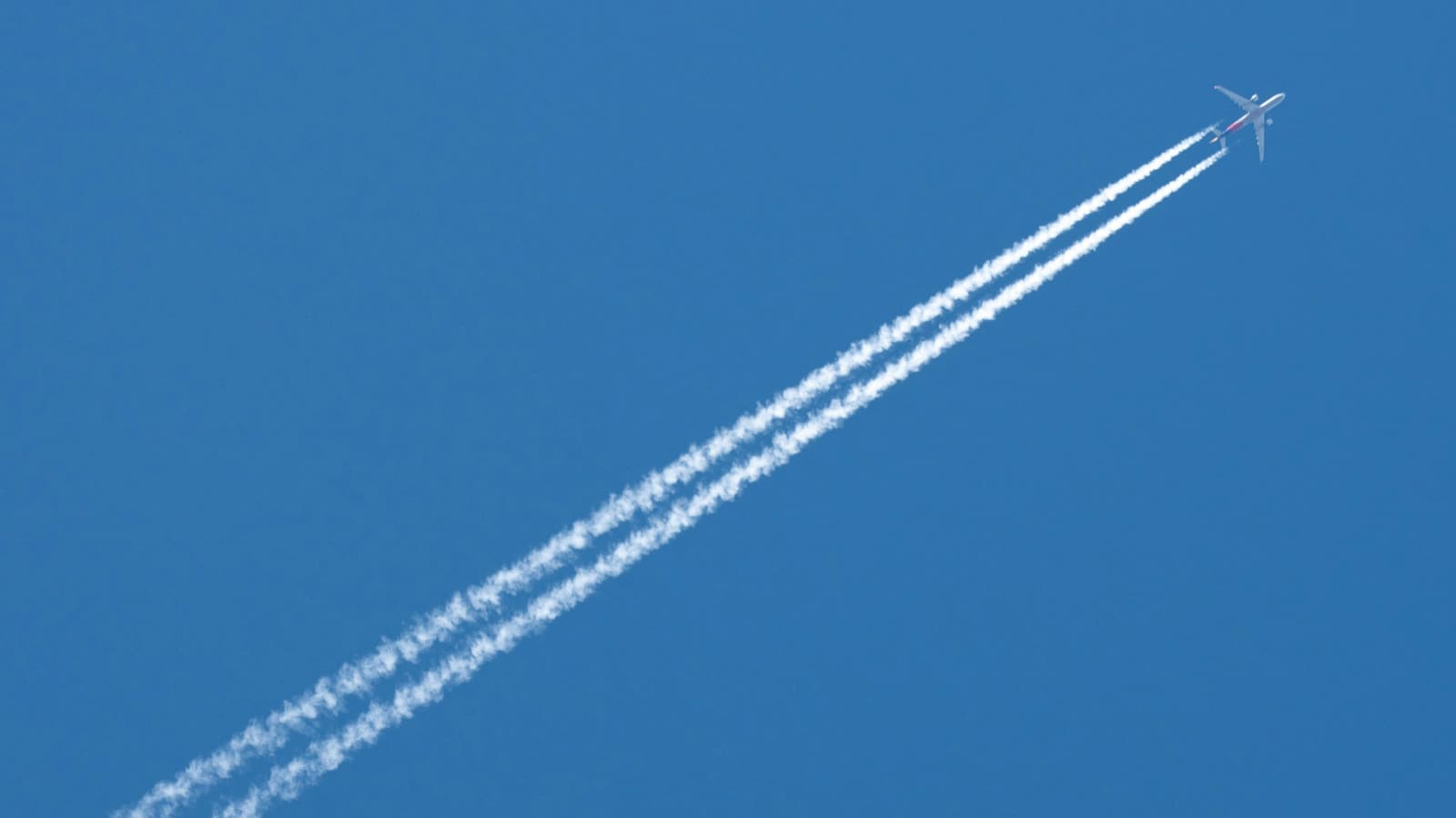 Google is trying to solve contrails with AI