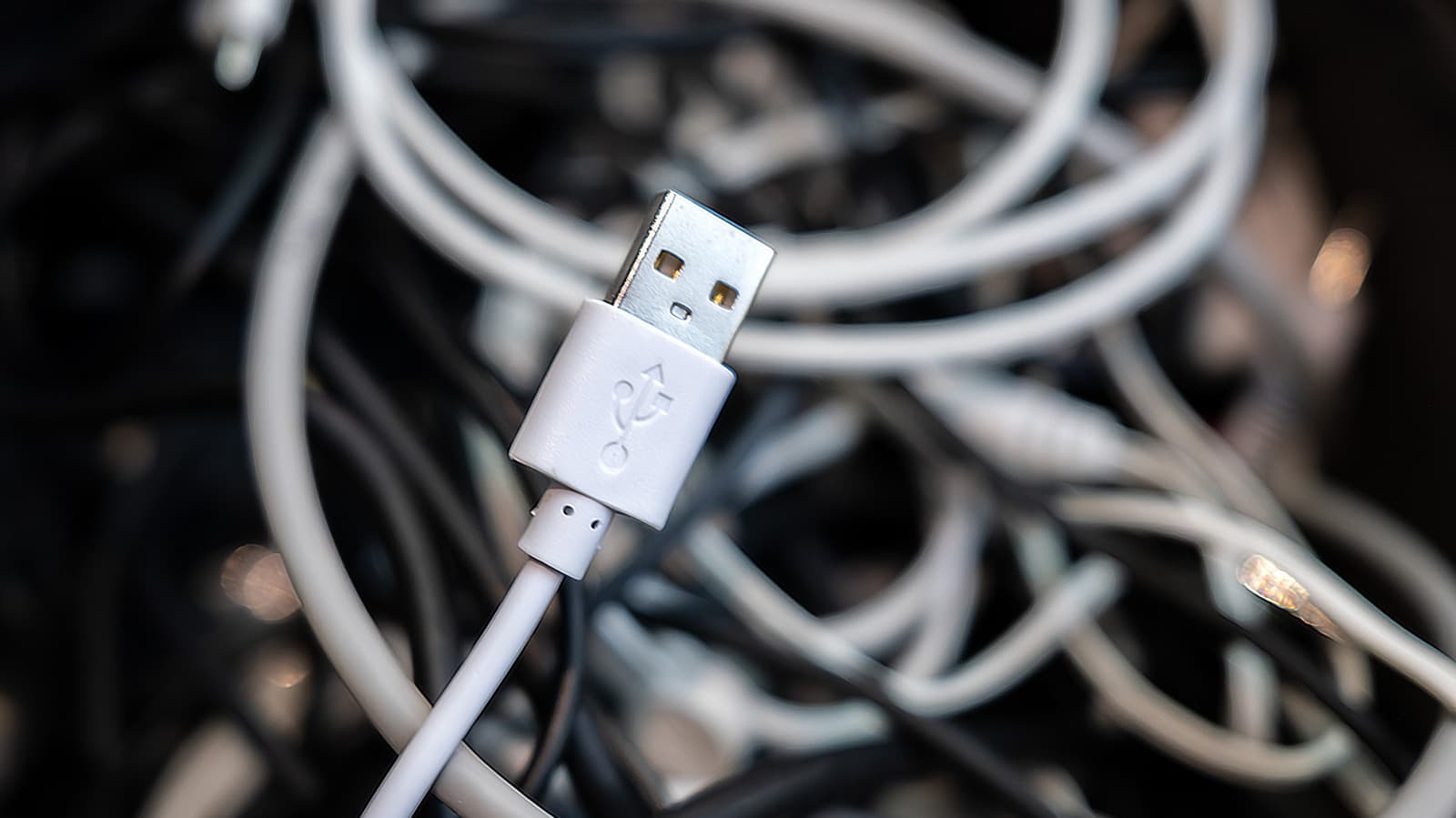 What's the USB trident symbol for? How to know what kind of port you have