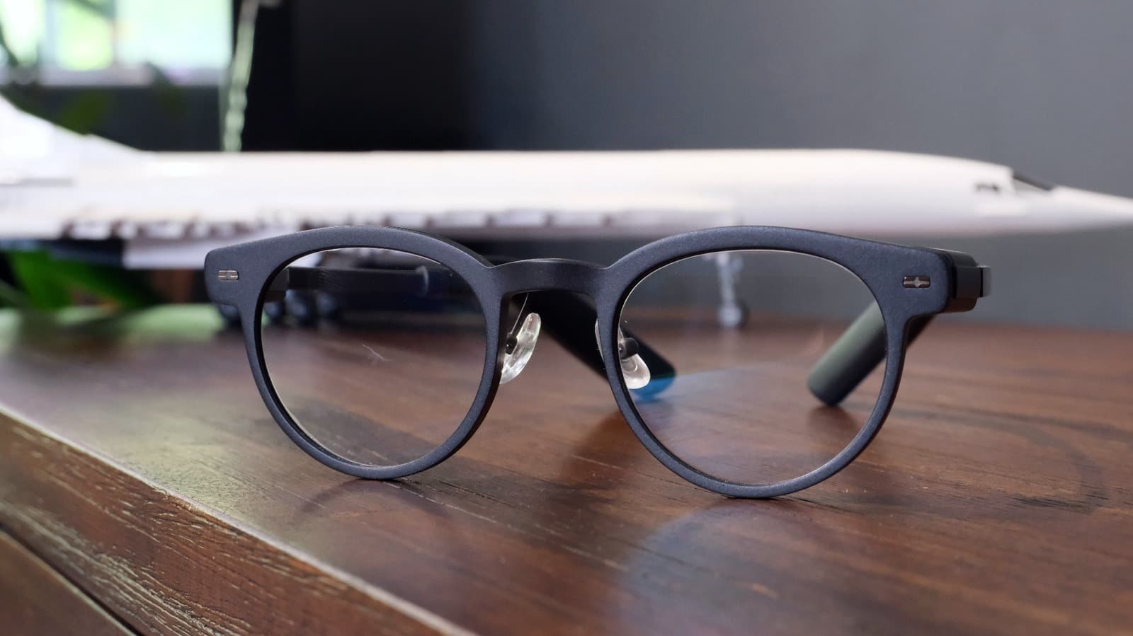 XGIMI MemoMind One review: Smart glasses, creepy AI